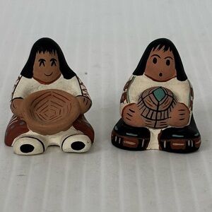 Vtg Pair of Native American Pueblo Southwest Mini People Hand Painted Figurines
